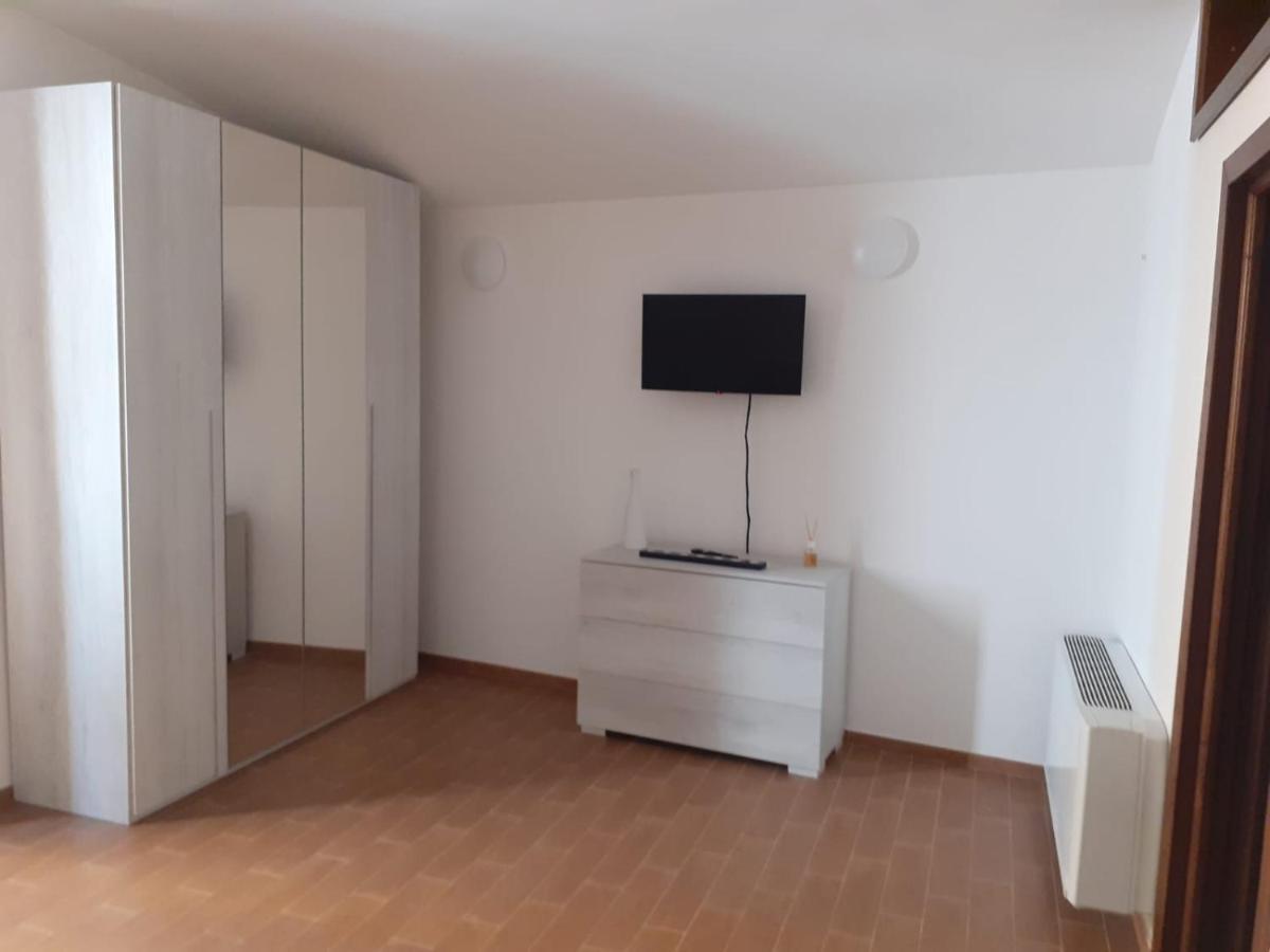 Appartamento Turistico I Portici LʼAquila Exterior foto